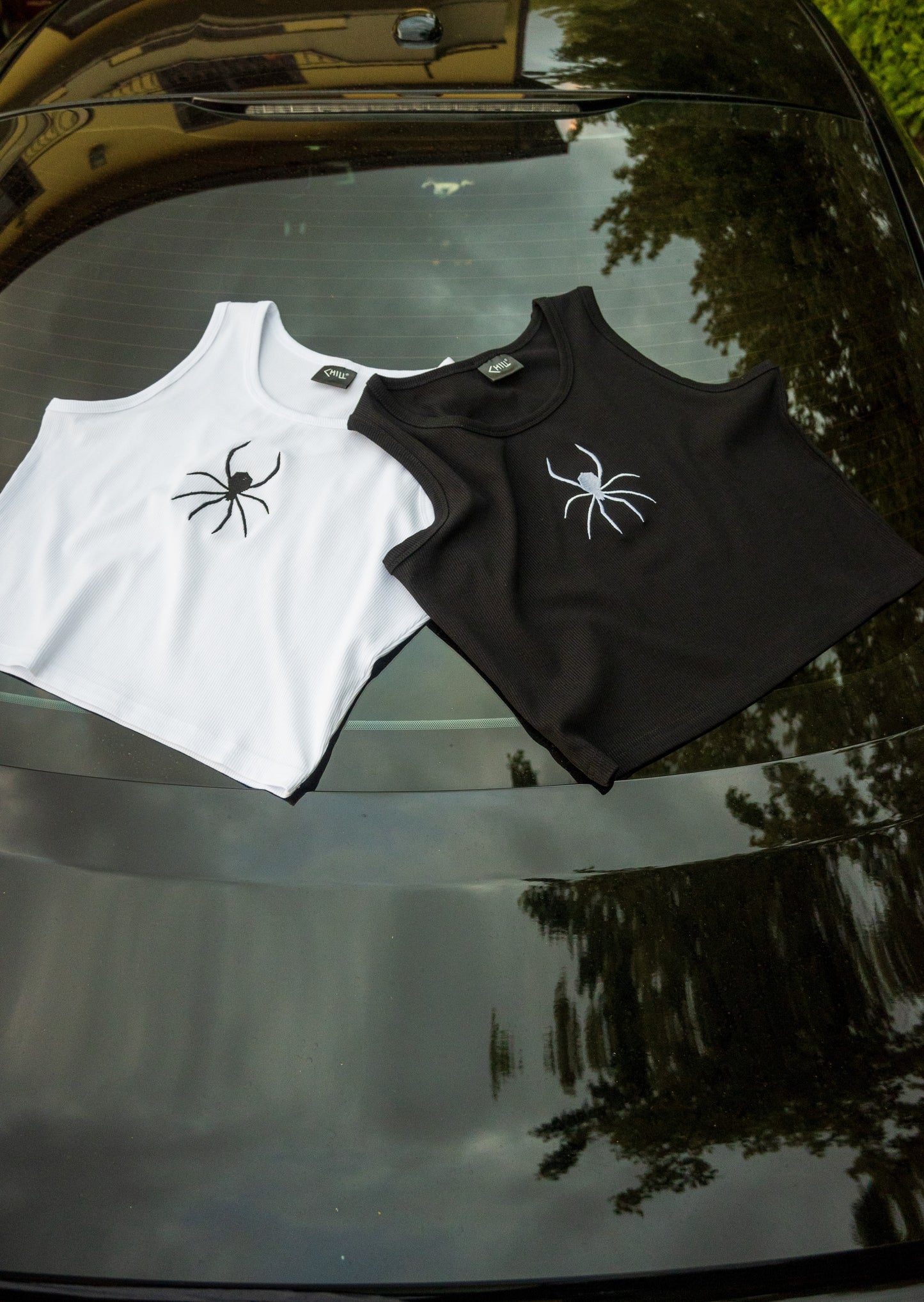 CHILL "spider" Crop Top white